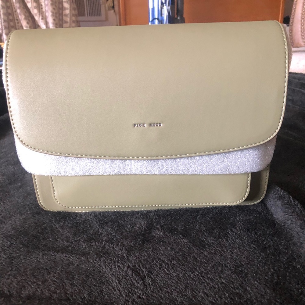 Zoe Crossbody